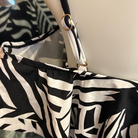 BCBGMaxAzria Small Off the Shoulder One Piece Black and White Print Swimsuit - Picture 8 of 10